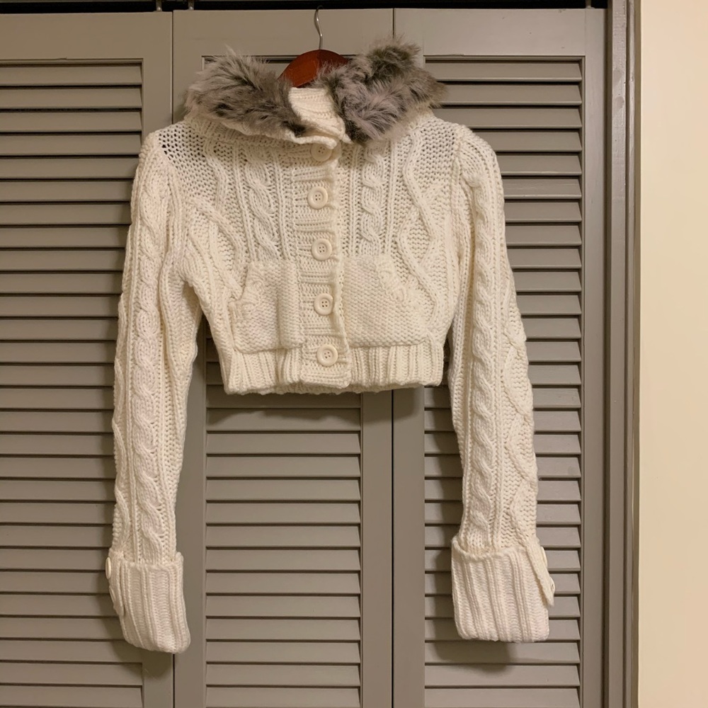 NWT Cropped Cream Button Up Sweater w/ Fur S